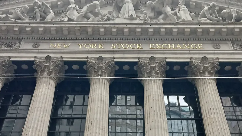 S&P 500’s Monday Rally Hid a Warning Signal Not Seen Since 1999