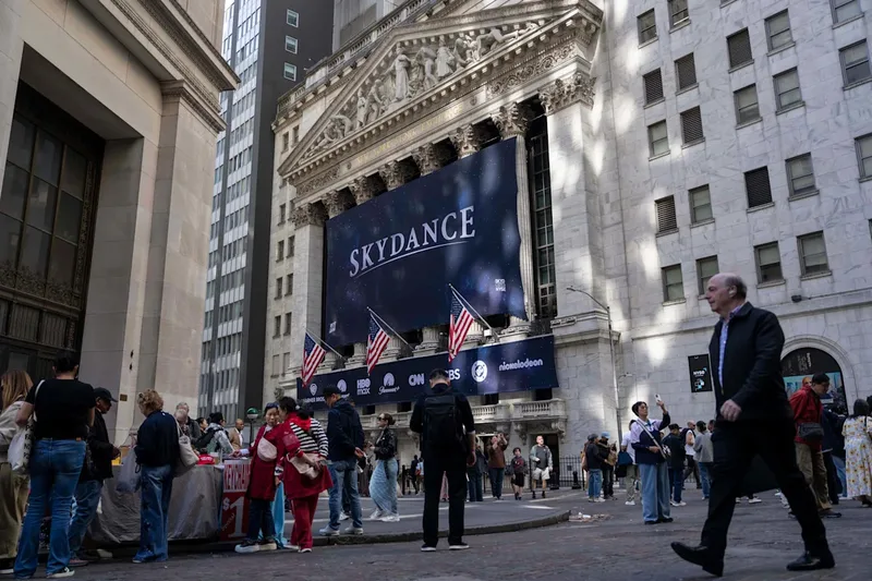 Dow Rises 0.38% to 51,851 as Chip Stocks Pull Nasdaq Down Before Bank Earnings